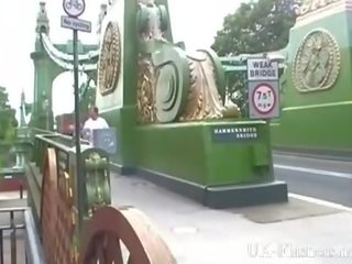 Hammersmith bridge sarılı çıplaklık arasında shaz