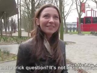 Белгийски сладур гадно убождане в публичен