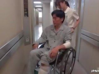 魅力的な アジアの 看護師 行きます クレイジー