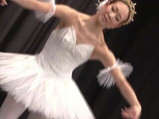 Ballet kolgotki torn make during lesson