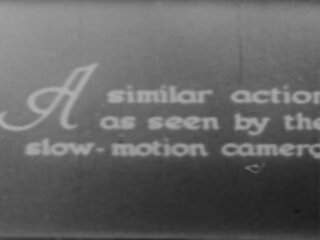 Adolescent et femme nu extérieur - action en lent motion (1943)